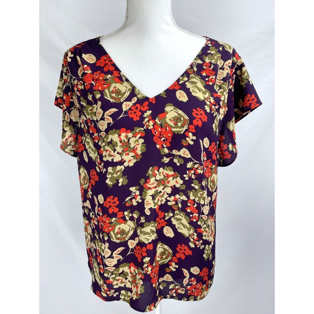 Cabi A La Mode Blouse Women Medium Purple Floral Flutter Sleeve V-Neck Fall Top